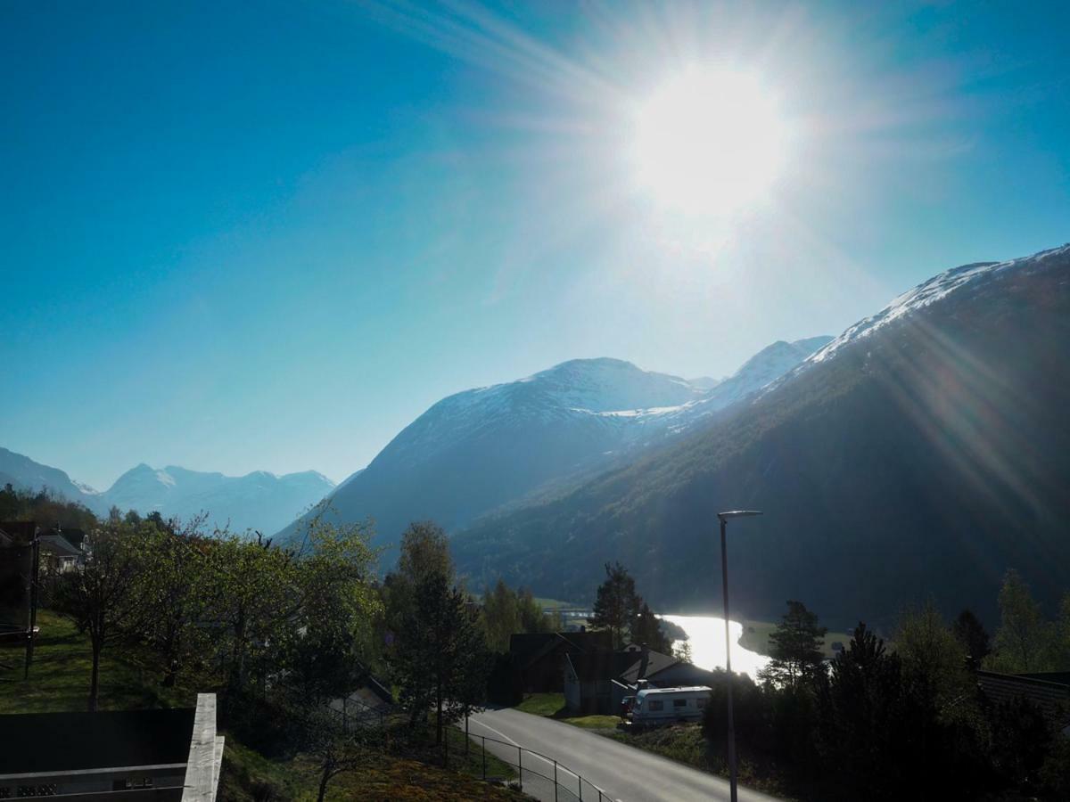 Stryn Stor Og Moderne Leilighet Luaran gambar